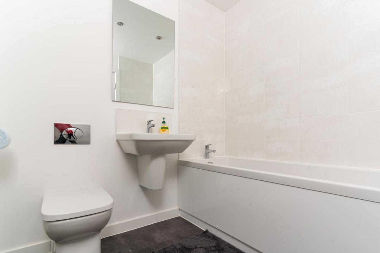 Spacious 3 Bedroom House In Glasgow City With Private Parking & Garden Ngoại thất bức ảnh